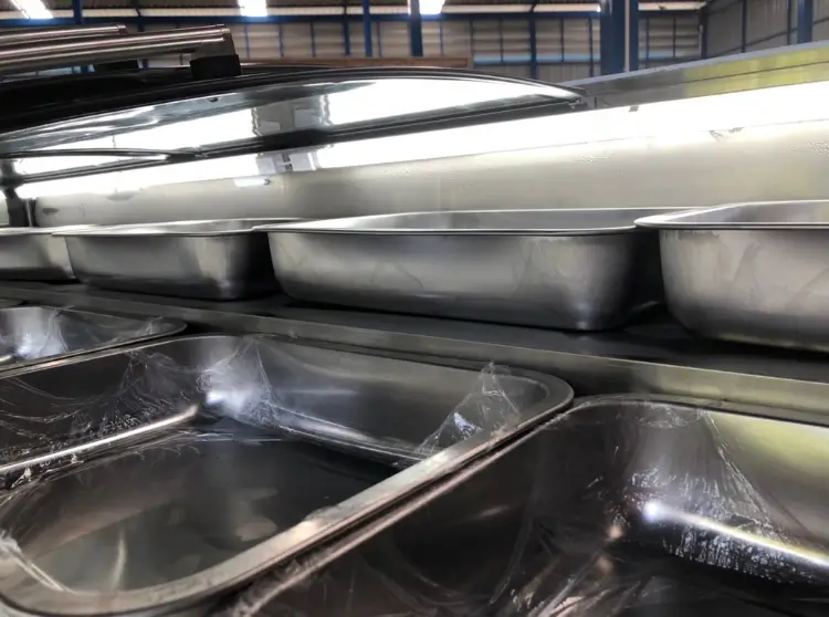 ตู้แช่ พร้อมถาดสแตนเลส 304